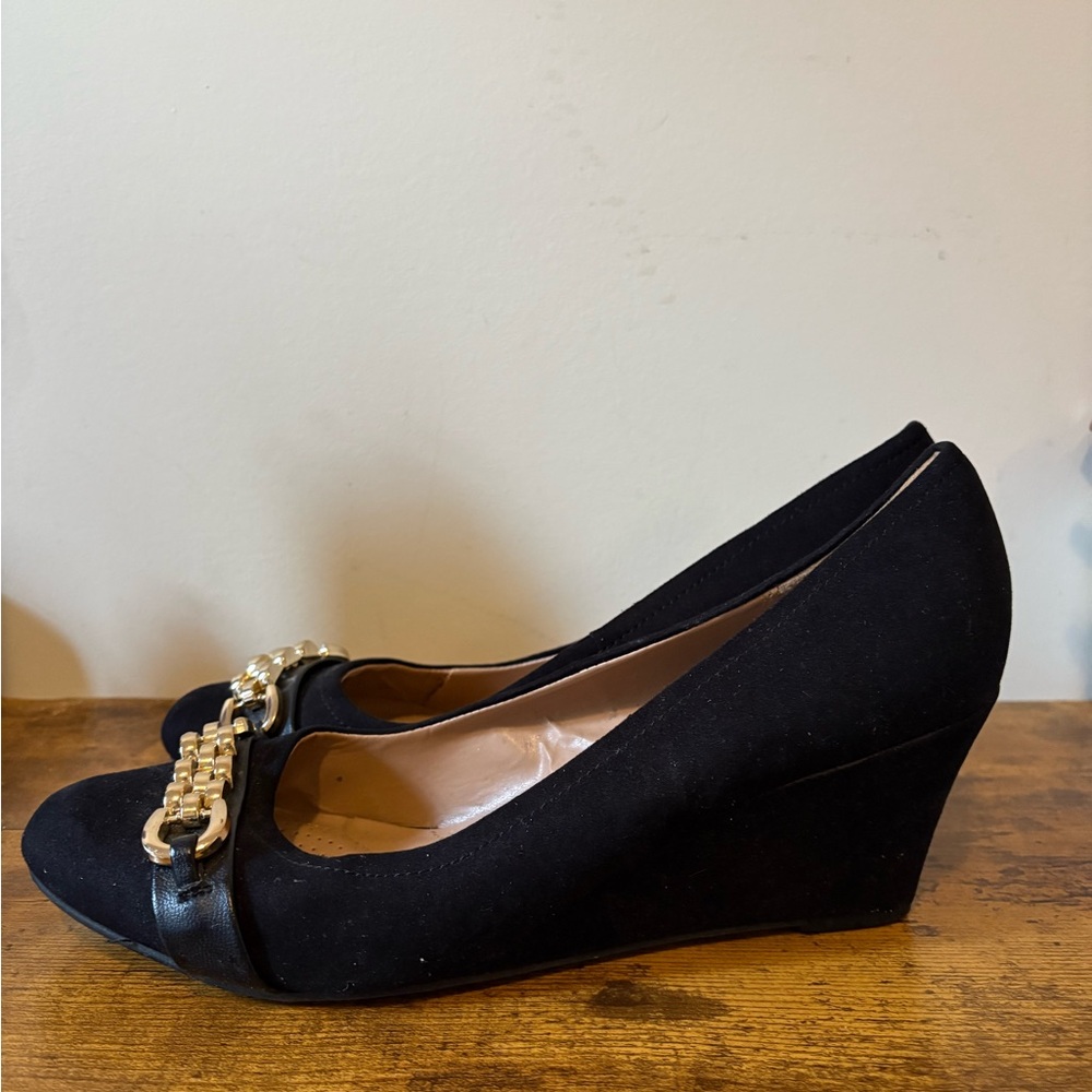 Dexflex Comfort Black Wedges with Gold Chain Detail